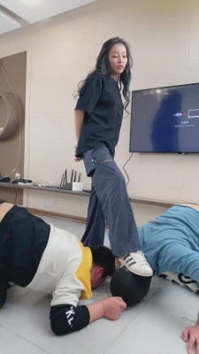图片[5]_【二宝】教素人学生S踩食物喂食/强迫吃袜子 bf11222_HD绳艺资源