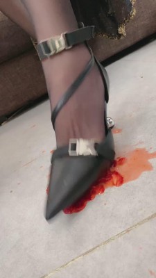 图片[11]_【二宝】教素人学生S踩食物喂食/强迫吃袜子 bf11222_HD绳艺资源