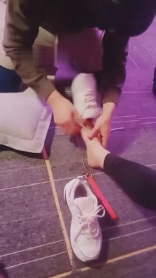 图片[4]_【桃江&嘉月】姐妹花刑房踩踏蹂躏脚垫【双视角完整版】 bf8949_HD绳艺资源
