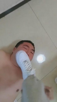 图片[3]_【微甜】小白鞋短袜狠虐脚下狗 bf4953_HD绳艺资源