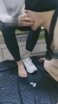 图片[5]_【君威】臭脚+痰盂强迫闻-全体重踩踏 bf5180_HD绳艺资源