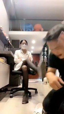 图片[2]_【弯弯小阿姨】伺候犯错被揪耳朵扇脸 bf457_HD绳艺资源