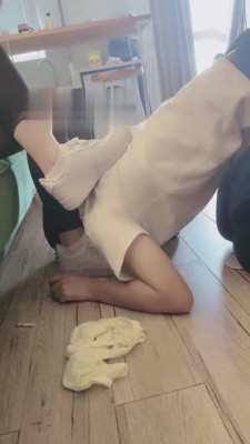 图片[4]_【欣欣S】黑丝棉袜小白鞋玩畜生 bf15738_HD绳艺资源