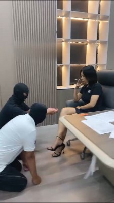 图片[2]_【朱砂痣】女老板责罚业绩垫底的两个员工 bf13957_HD绳艺资源