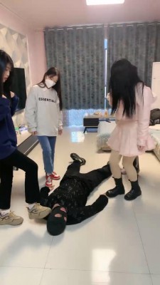 图片[8]_【精神小妹】耳光鞋底抽打/全体重踩踏 bf23839_HD绳艺资源