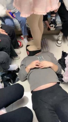 图片[5]_【精神小妹】群调特写视角舔脚踩踏 bf23841_HD绳艺资源