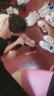 图片[2]_【桃幼幼】裸足臭脚踩地毯 bf24516_HD绳艺资源