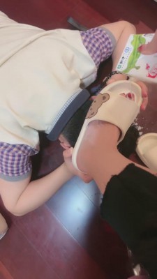 图片[7]_【桃幼幼】裸足臭脚踩地毯 bf24516_HD绳艺资源