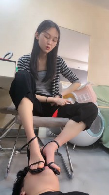 图片[6]_【素人星探】火辣老师严厉-藤条抽/强迫舔脏鞋底【完整版】 bf24738_HD绳艺资源
