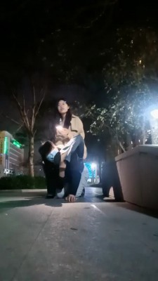 图片[5]_【嘉妮】户外挑战跟踪狂-骑马遛狗舔脚【双视角完整版】 bf25741_HD绳艺资源
