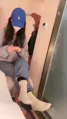 图片[4]_【晚晚公主】AJ小姐姐开发狗舔脏鞋底/踩背 bf26083_HD绳艺资源