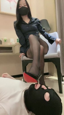 图片[6]_【漫漫】白领黑丝高跟蹂躏-闻舔原味鞋袜/牵狗链 bf26071_HD绳艺资源