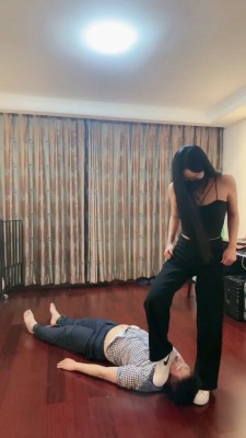 图片[2]_【桃幼幼】小白鞋跳踩/骑马转胯/喝洗脚水/踢踹 bf26004_HD绳艺资源