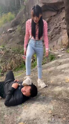 图片[2]_【伊晨】小白鞋女神户外狂虐跟踪狂 bf25943_HD绳艺资源