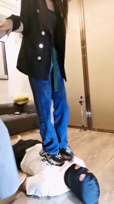 图片[3]_套路直播视频【小鱼姐姐】4S-骑马转胯/袜子塞嘴/全体重踩踏【三视角版】 bf25882_HD绳艺资源