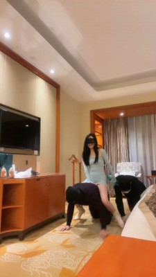 图片[5]_套路直播视频【KiKi】双狗争宠比赛-提档/遛狗/运动鞋踩踏/棉袜跪舔【完整版】 bf26465_HD绳艺资源