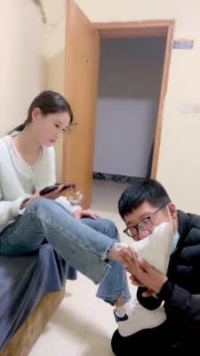 套路直播视频【孤傲女帝】脚压盆窒息/脚喂食脚耳光/白袜深喉舔【双视角版】bf26211_HD绳艺资源