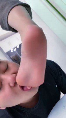 图片[12]_套路直播视频【麋鹿银儿】白棉袜脚重度踩踏/深喉脚耳光/骑马溜双狗 bf26416_HD绳艺资源