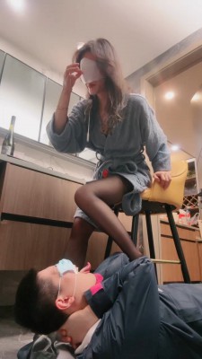 套路直播视频【禾末】厕奴驯化记-超多圣水喝/黑丝美腿诱惑/内裤套头堵嘴 bf26430_HD绳艺资源