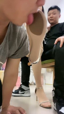 图片[5]_套路直播视频【艾莉】情侣主直接绿-高跟踩踏/骑马/竖中指羞辱/丝袜脚捂脸 bf26284_HD绳艺资源