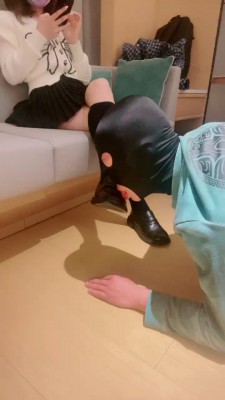 图片[2]_套路直播视频【晨希】及膝袜皮鞋闻舔/裸足全体重踩 bf26222_HD绳艺资源