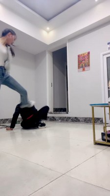 套路直播视频【孤傲女帝】被精神小妹暴打【完整版】 bf26180_HD绳艺资源