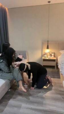 图片[4]_套路直播视频【叶娘】双S-舔脏鞋/蒙眼闻脚闻袜/踩踏【双视角版】 bf26152_HD绳艺资源