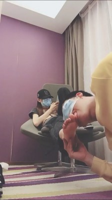 图片[4]_【美娜格格】运动鞋白棉袜挑战家奴【下】 bf26794_HD绳艺资源