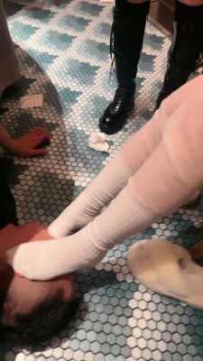 图片[4]_套路直播视频【三三】餐厅聚会群调/塑料袋套头窒息/喂食舔脚【双视角版】bf26776_HD绳艺资源