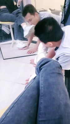 套路直播视频【嘉妮】舔脏小白鞋/闻白棉袜 bf26737_HD绳艺资源