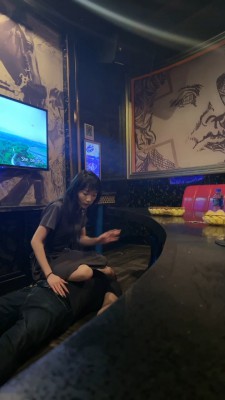 套路直播视频【文文】精神小妹KTV全体重踩踏-喂口水-耳光 bf26792_HD绳艺资源