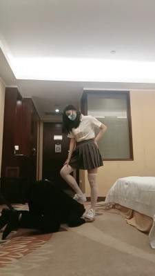 套路直播视频【御神】艺术小白鞋白丝提档/踩踏闻臭鞋臭袜 bf26770_HD绳艺资源