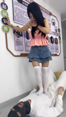 图片[2]_套路直播视频【狗哥】素人萝莉主白丝全体重踩踏 bf26738_HD绳艺资源
