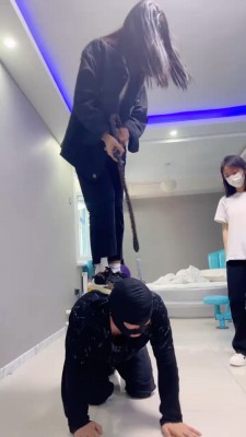 图片[14]_【精神小妹】群调-学生主高难度挑战踢踹/全体重踩踏/转胯喝圣水 bf26612_HD绳艺资源