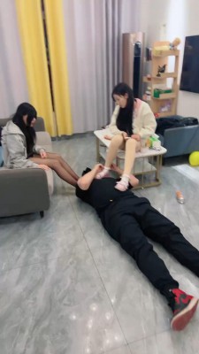 图片[5]_【天津女仆店】双素人萝莉女仆踩狗-全体重踩踏-骑马 bf26470_HD绳艺资源