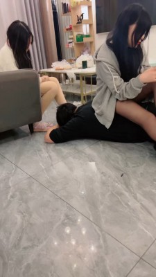 图片[9]_【天津女仆店】双素人萝莉女仆踩狗-全体重踩踏-骑马 bf26470_HD绳艺资源