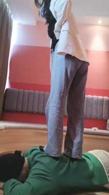 图片[3]_【嗯哼S】高跟裸足踩踏喂食 bf26861_HD绳艺资源