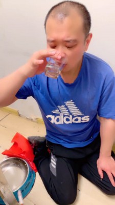 图片[5]_【安可S】圈养生活第四天-户外餐厅脚下喂食【双视角版】 bf27050_HD绳艺资源