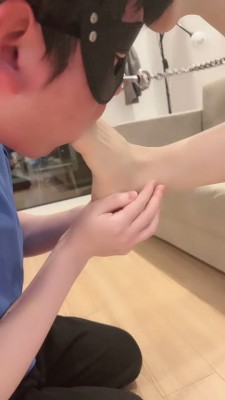 图片[6]_【妆主大大】夜跑后原味辱狗-吃袜子/舔脏鞋底 bf27071_HD绳艺资源