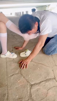 图片[4]_【尤黎】户外-白丝诱惑/叼拖鞋/吃白丝袜/裸足喂酸奶 bf27439_HD绳艺资源