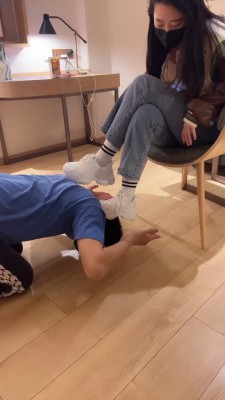 图片[7]_【槿一】女神小白鞋白棉袜碾压踩踏【双视角版】 bf27293_HD绳艺资源