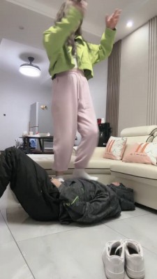 图片[8]_【惠子大人】空军一号白袜全体重踩/吃棉袜 bf27220_HD绳艺资源