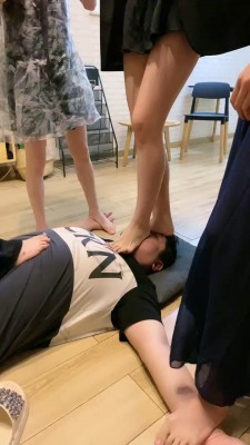 图片[2]_【麋鹿银儿】4S素人群调群虐-全体重踩踏 bf27404_HD绳艺资源