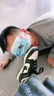 图片[4]_【宫雪大大】脏运动鞋碾压食物喂食/脏鞋底踩狗脸 bf27310_HD绳艺资源