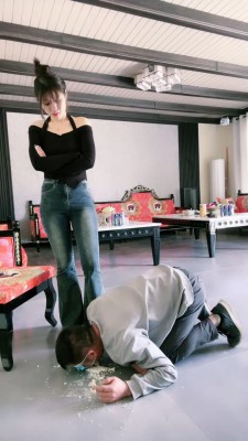 图片[6]_【宫雪大大】脏运动鞋碾压食物喂食/脏鞋底踩狗脸 bf27310_HD绳艺资源