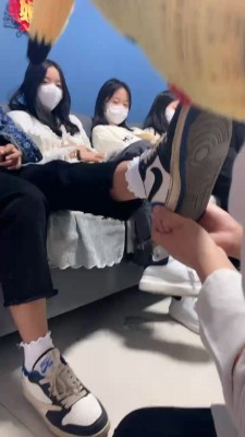 图片[2]_【精神小妹】4S群调群虐-运动鞋棉袜舔/全体重踩踏/提档耳光 bf27265_HD绳艺资源