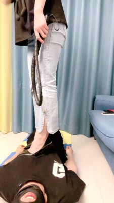 图片[4]_【兔兔大人】卑微男友求舔脏鞋 bf27640_HD绳艺资源