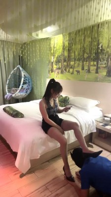 【少女S】高跟肉丝踩踏蹂躏/转胯爬行/坐脸窒息 bf27630_HD绳艺资源