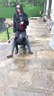 图片[3]_【沅芷大大】户外犬化骑马爬行/藤条抽/长靴踩踏 bf27596_HD绳艺资源