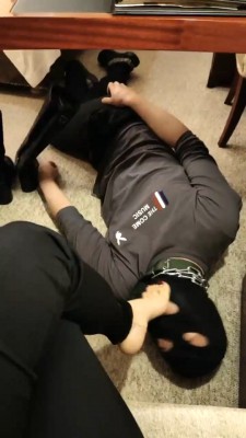 图片[6]_【辣姐】桌下视角-舔脏靴子原味丝袜脚 JS23042302_HD绳艺资源